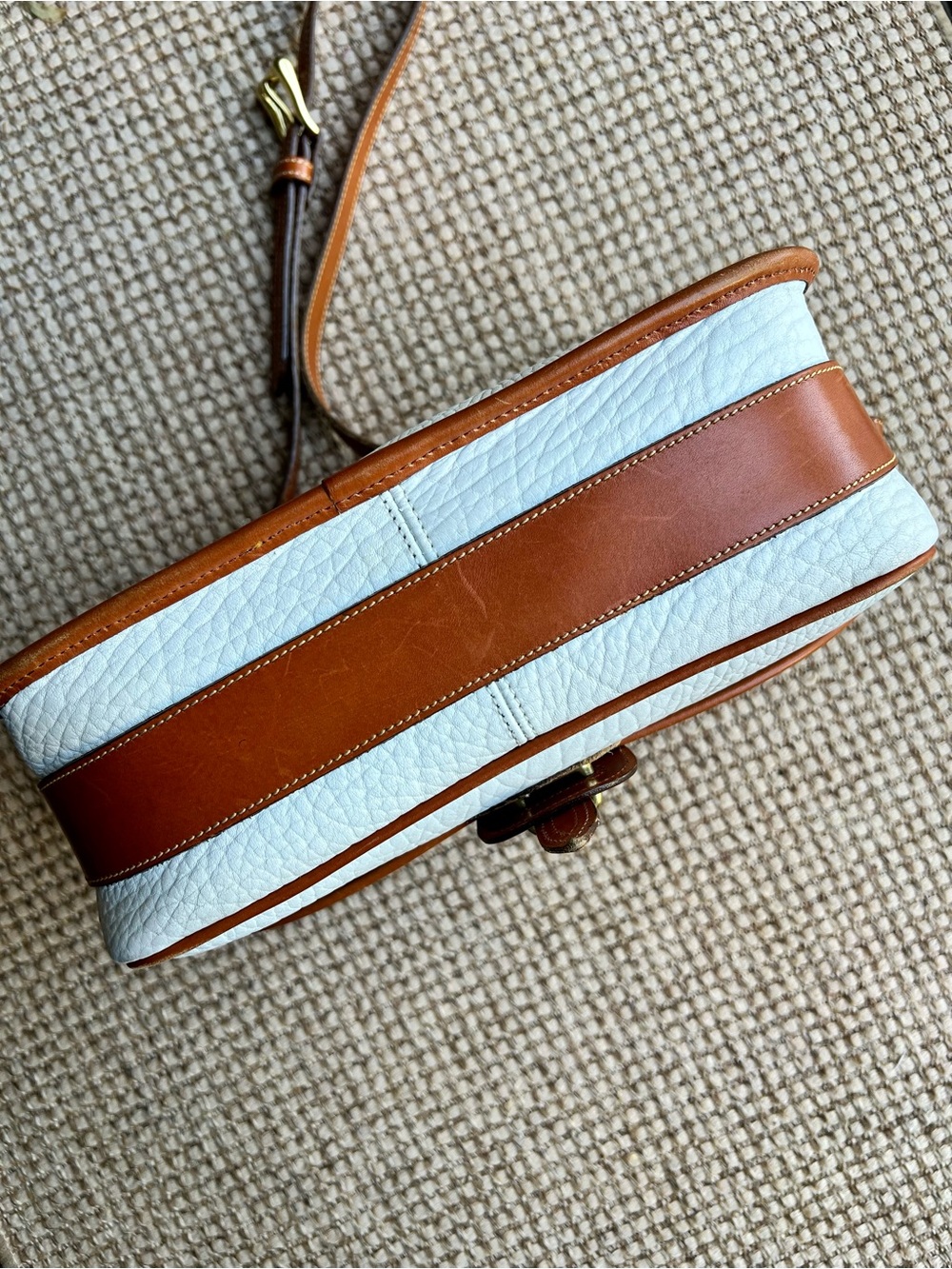 🦆Dooney & Bourke Pebbled Leather Crossbody Bag Cream & Brown Saddle Bag - Picture 3 of 12